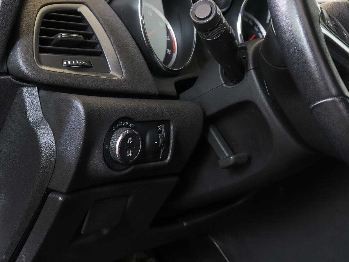 Opel Astra с пробегом — 2012 год. Фото: #12