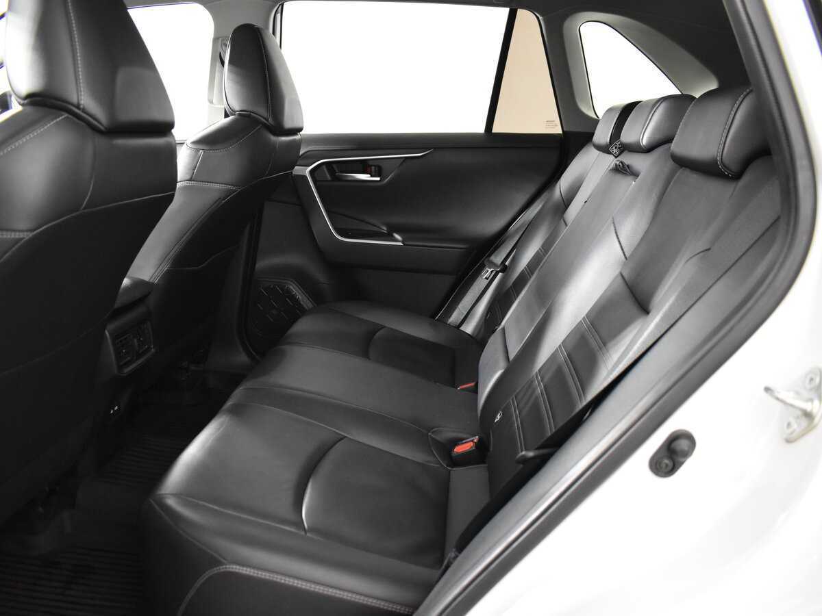 Toyota RAV4 с пробегом — 2021 год. Фото: #8