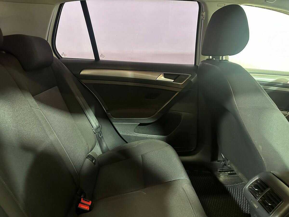 Volkswagen Golf с пробегом — 2013 год. Фото: #10