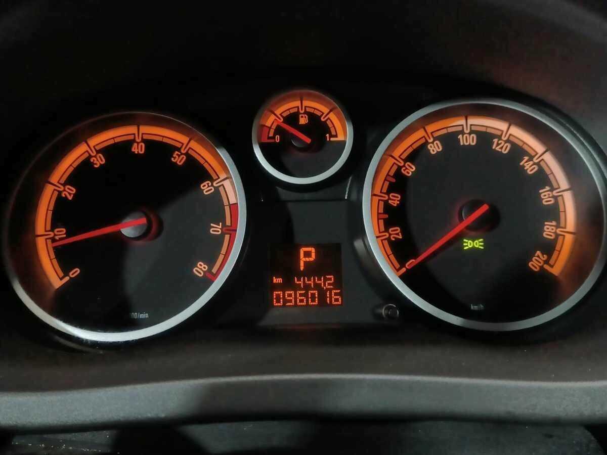 Opel Corsa с пробегом — 2013 год. Фото: #11