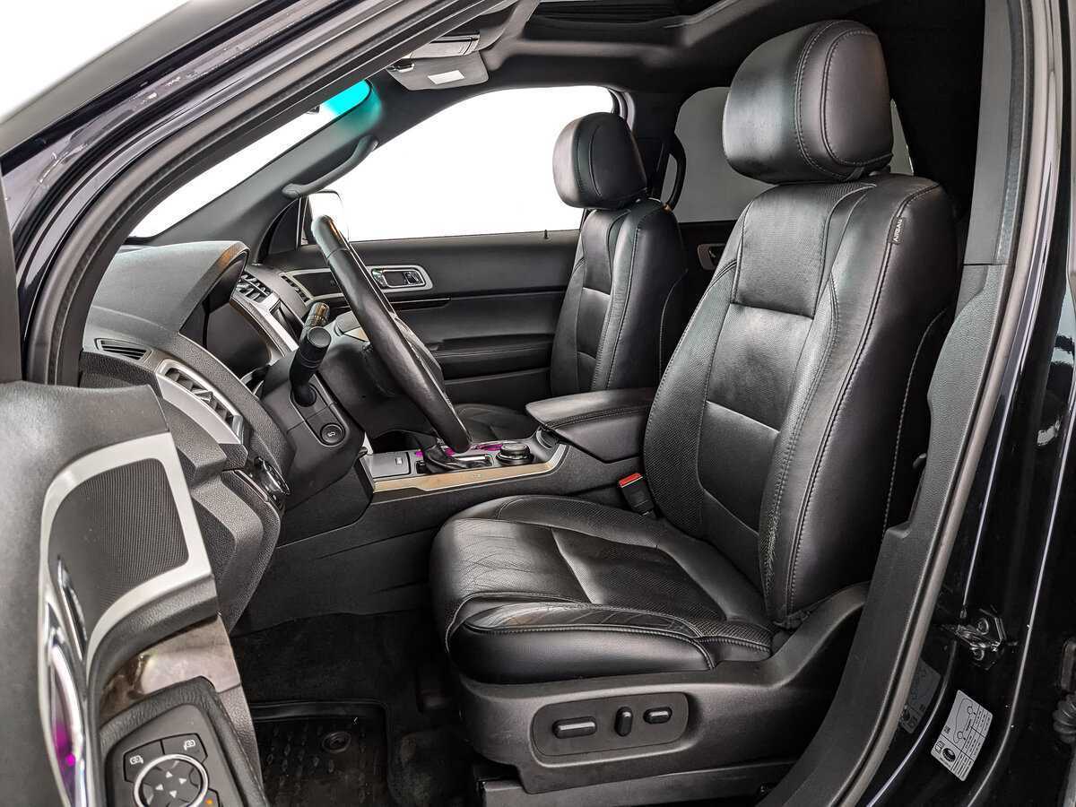 Ford Explorer с пробегом — 2015 год. Фото: #15