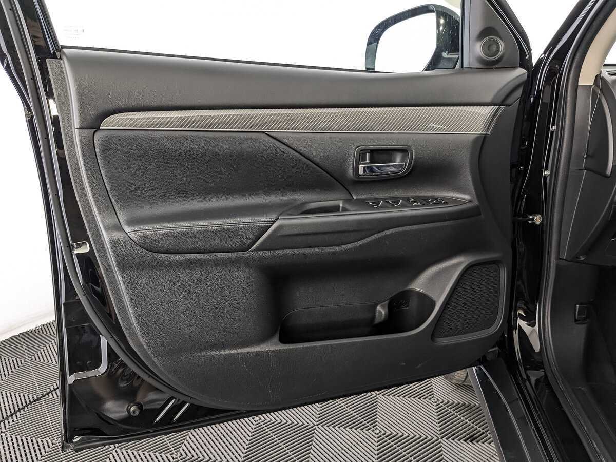 Mitsubishi Outlander с пробегом — 2022 год. Фото: #14