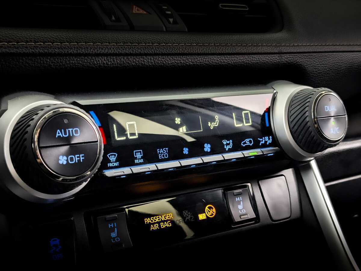 Toyota RAV4 с пробегом — 2020 год. Фото: #10