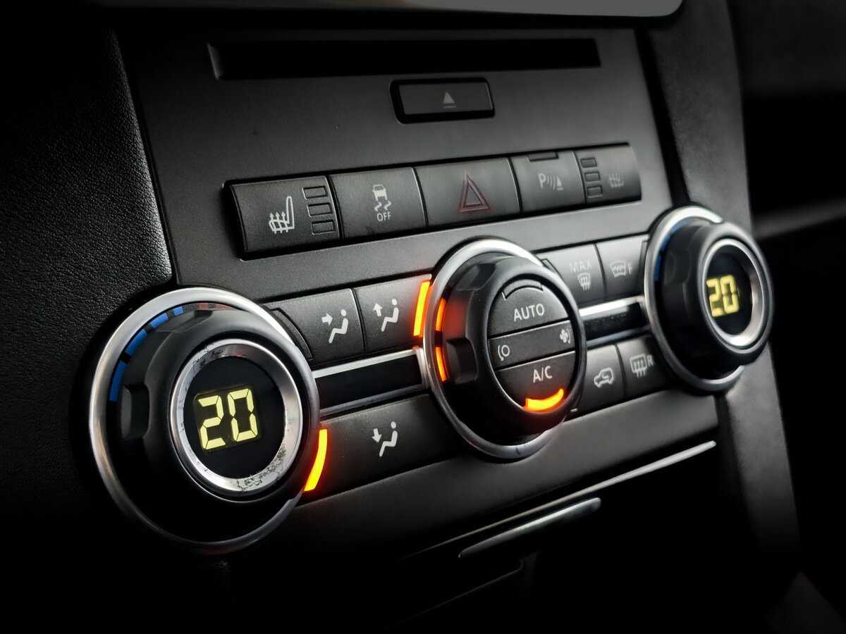 Land Rover Discovery с пробегом — 2014 год. Фото: #23