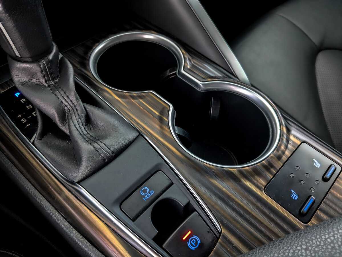 Toyota Camry с пробегом — 2021 год. Фото: #23