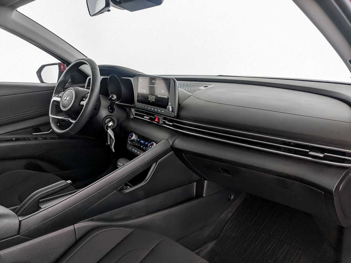 Hyundai Elantra с пробегом — 2021 год. Фото: #8