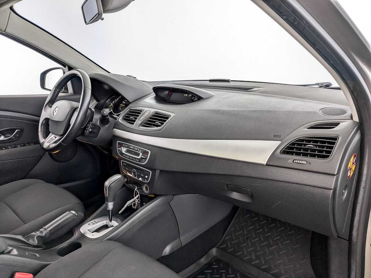 Renault Fluence с пробегом — 2012 год. Фото: #8