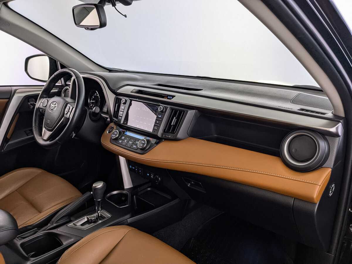 Toyota RAV4 с пробегом — 2017 год. Фото: #8