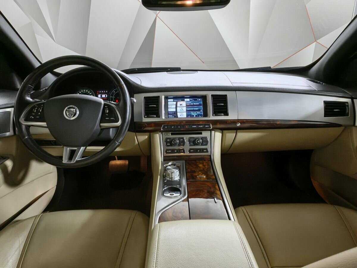 Jaguar XF с пробегом — 2013 год. Фото: #9
