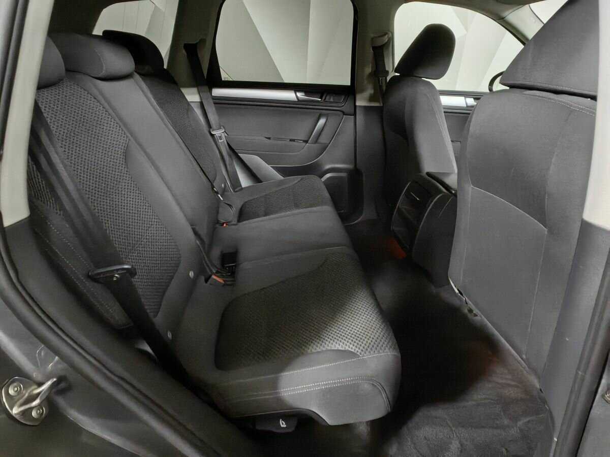 Volkswagen Touareg с пробегом — 2012 год. Фото: #10