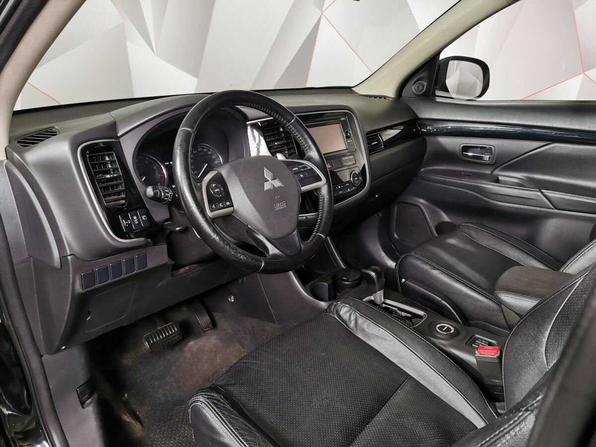 Mitsubishi Outlander с пробегом — 2014 год. Фото: #12
