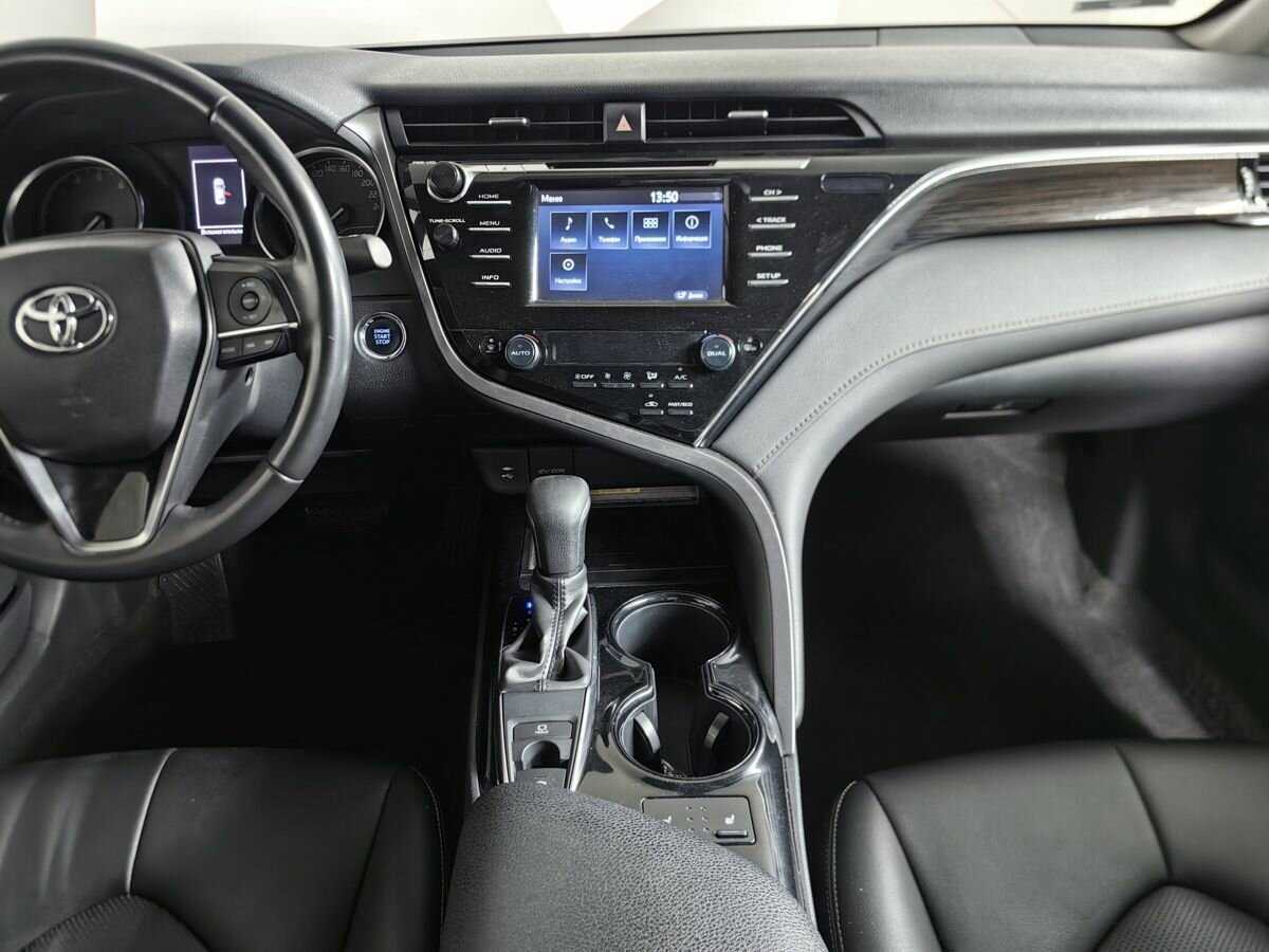 Toyota Camry с пробегом — 2019 год. Фото: #10