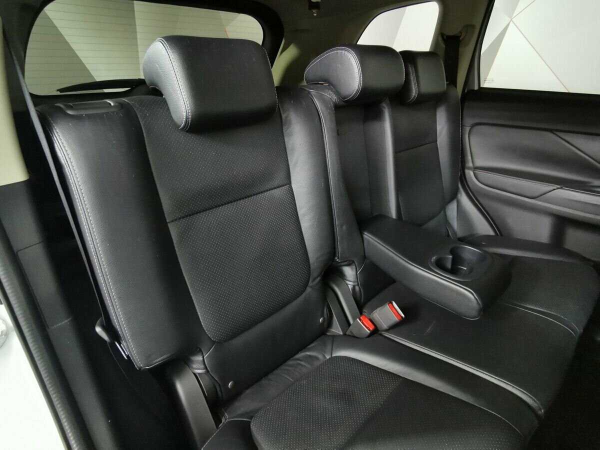 Mitsubishi Outlander с пробегом — 2016 год. Фото: #12