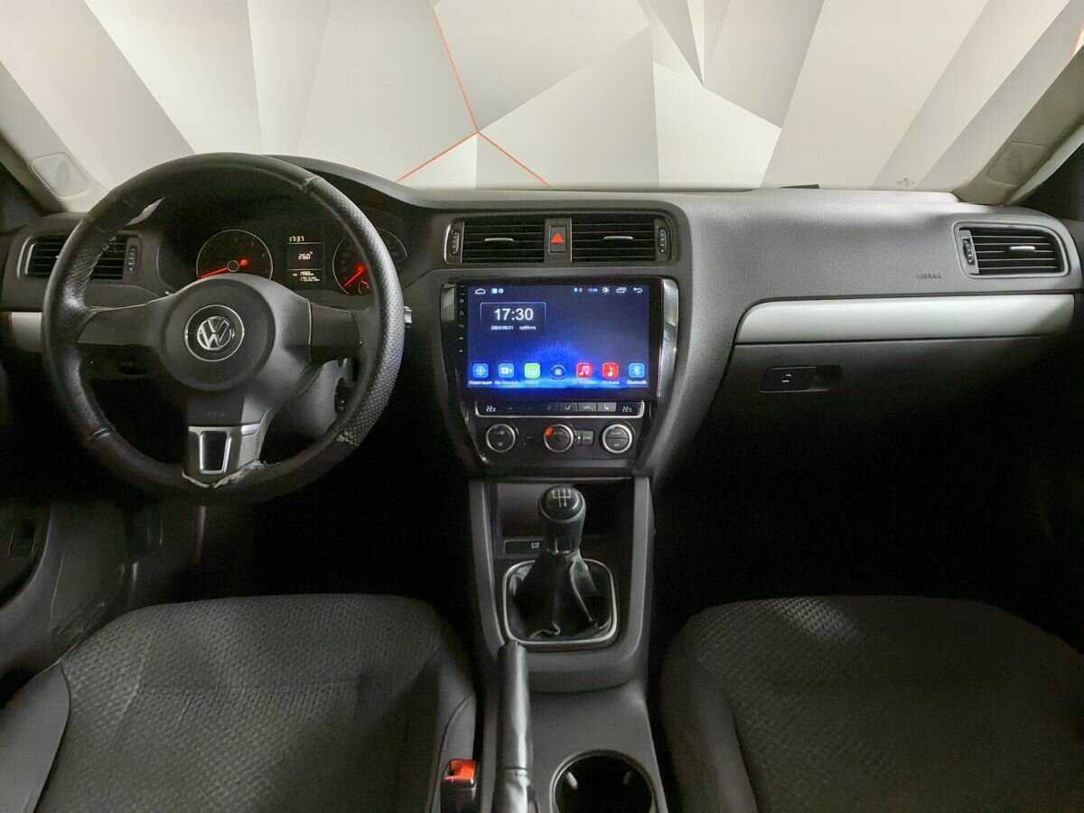 Volkswagen Jetta с пробегом — 2012 год. Фото: #9