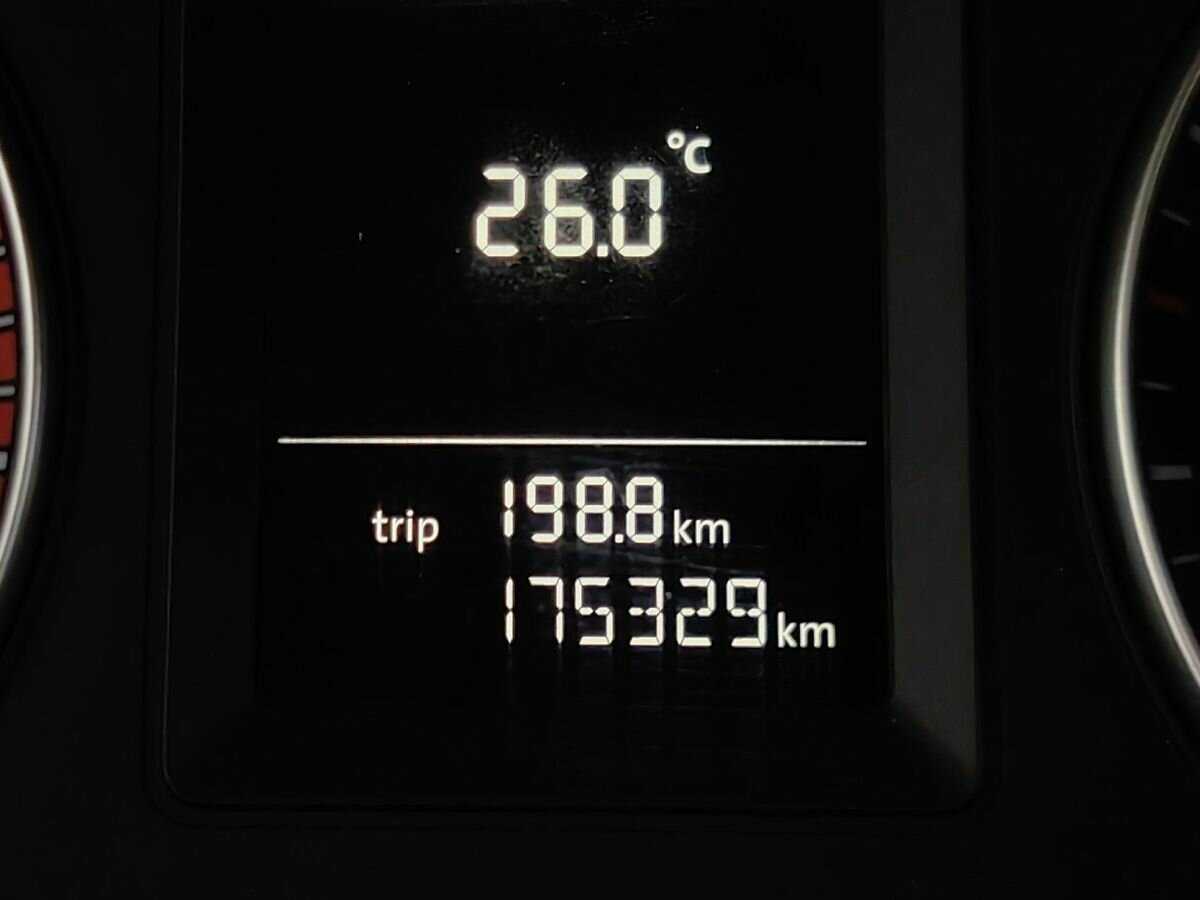 Volkswagen Jetta с пробегом — 2012 год. Фото: #15