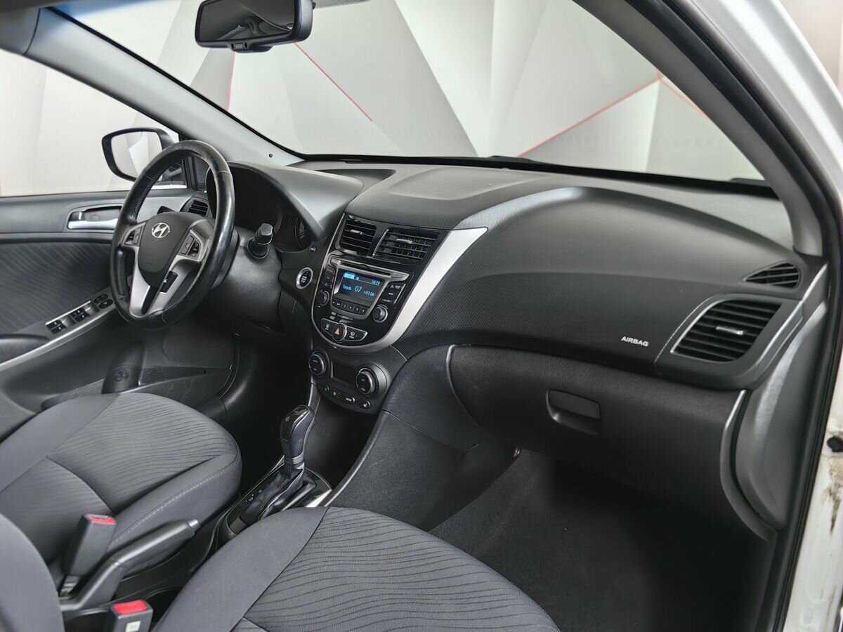 Hyundai Solaris с пробегом — 2014 год. Фото: #8