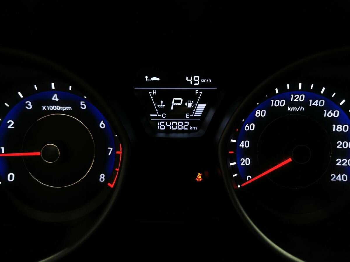 Hyundai Elantra с пробегом — 2015 год. Фото: #15