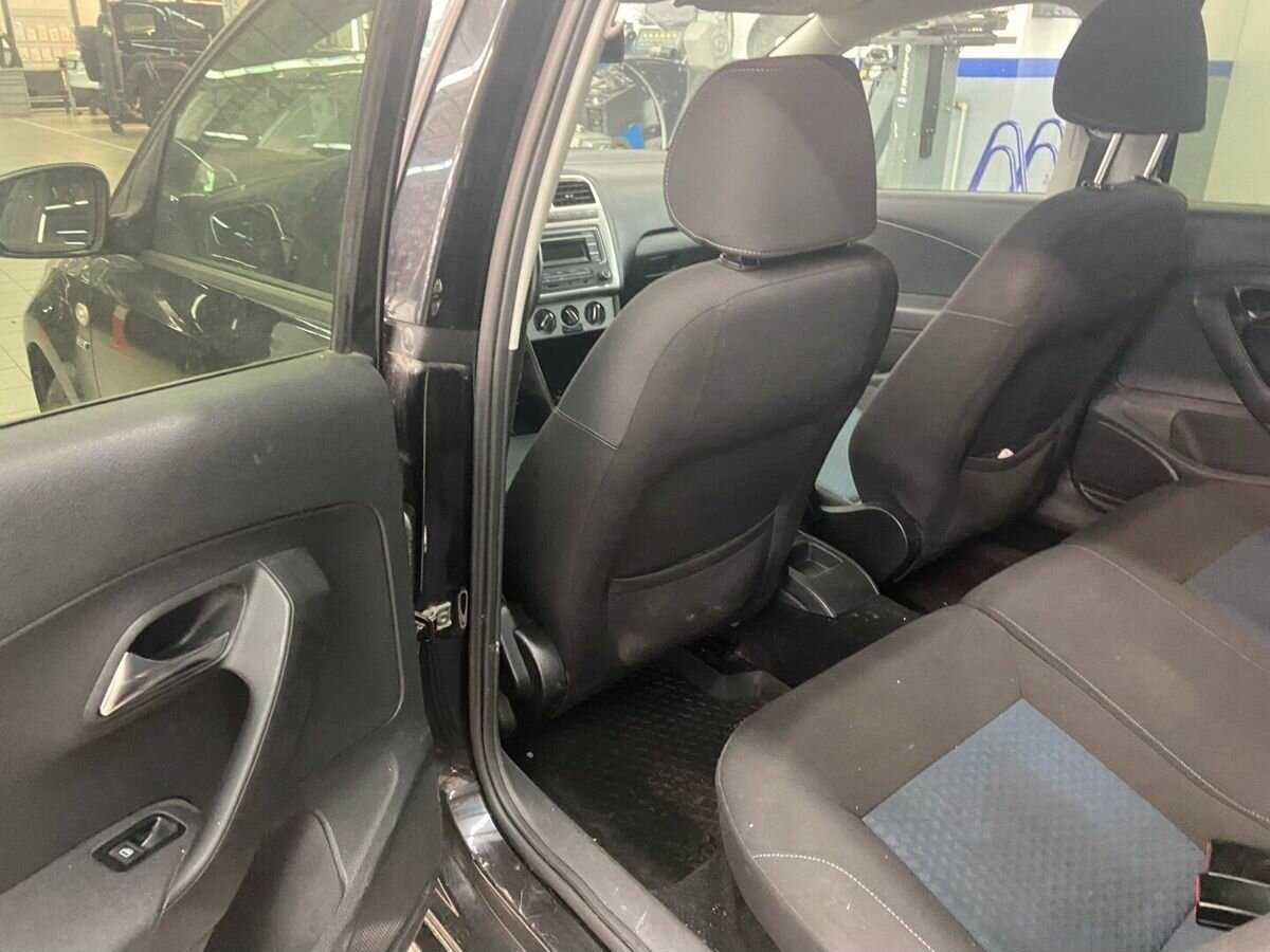 Volkswagen Polo с пробегом — 2013 год. Фото: #9