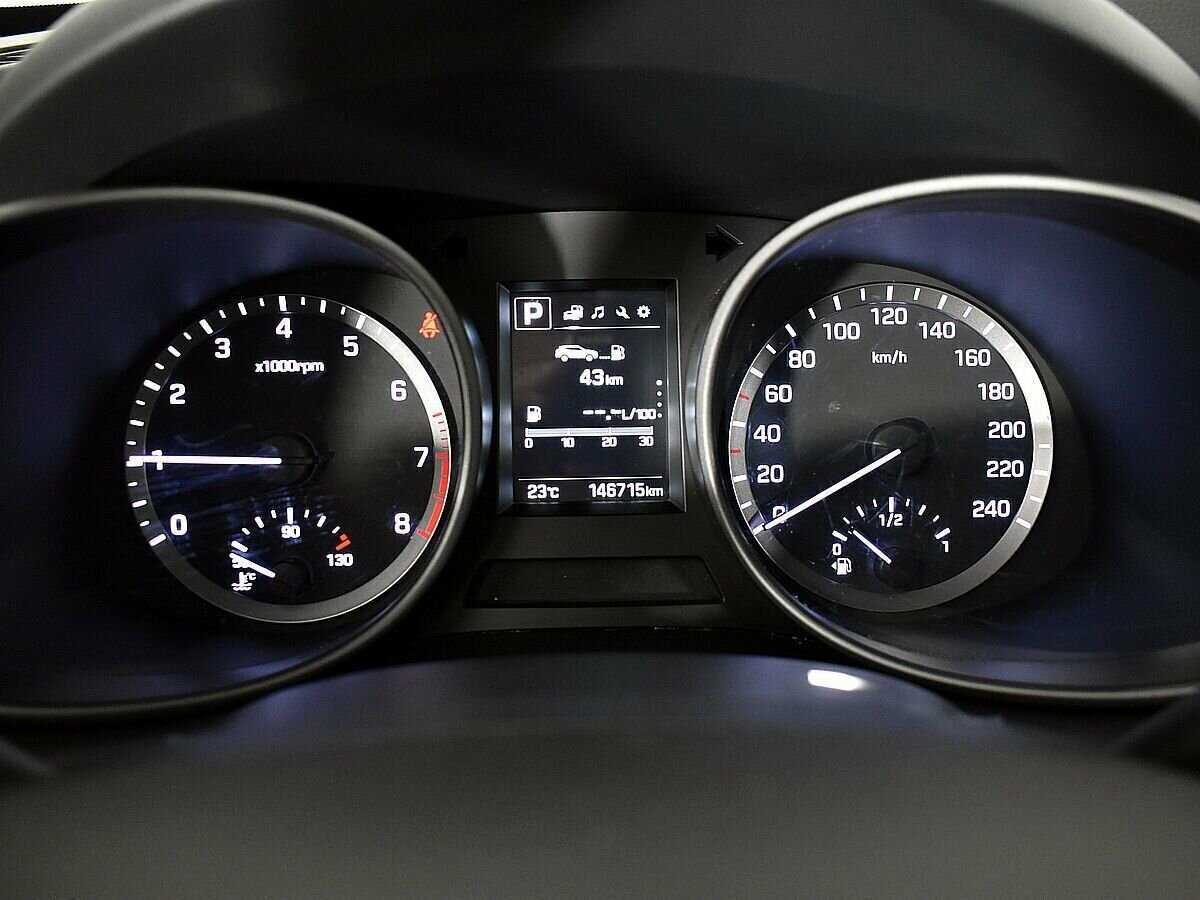 Hyundai Santa Fe с пробегом — 2016 год. Фото: #11