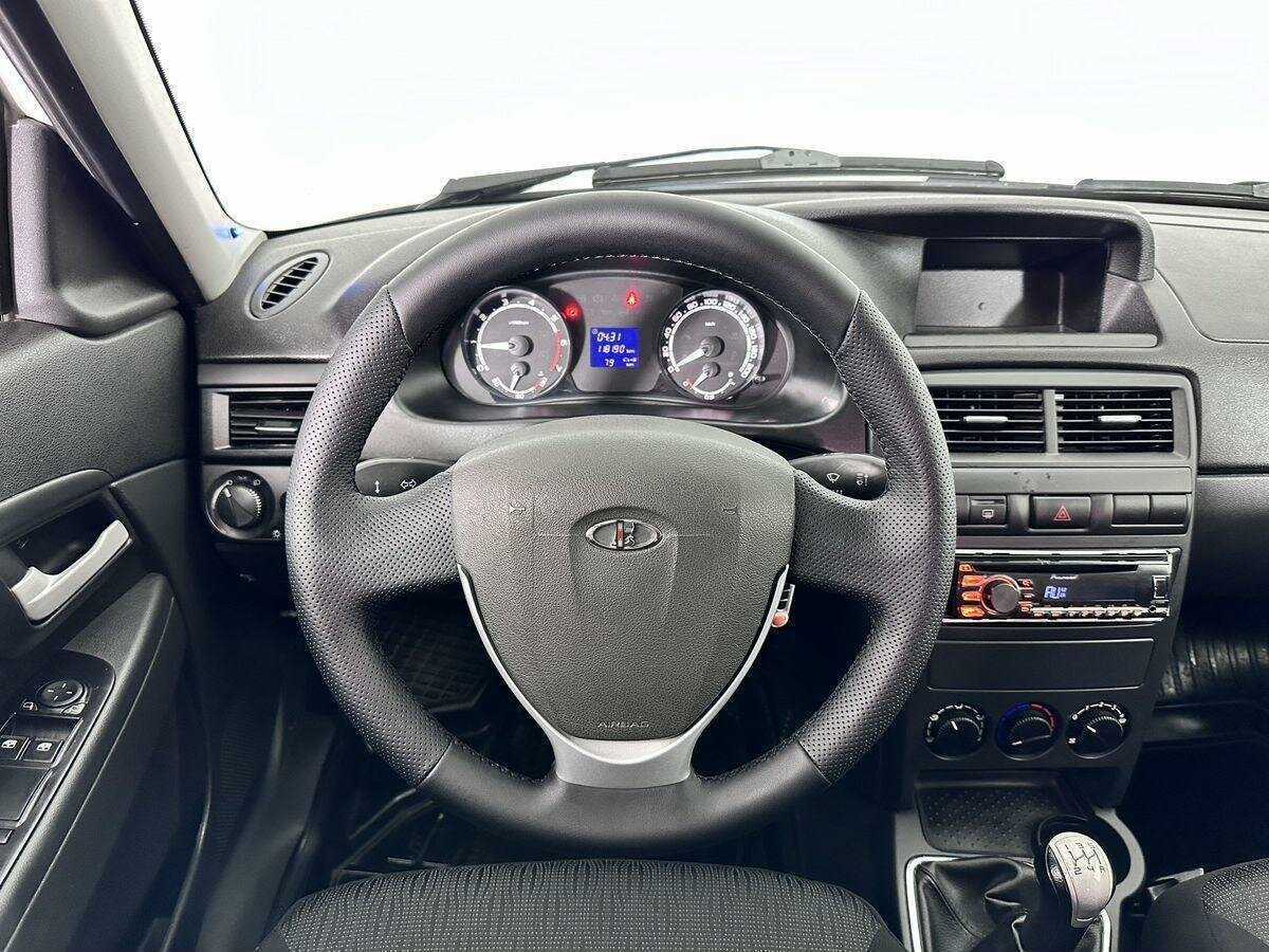 Lada (ВАЗ) Priora с пробегом — 2017 год. Фото: #9