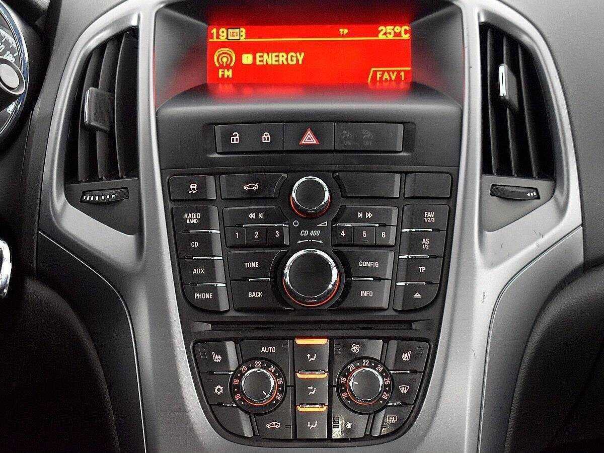 Opel Astra с пробегом — 2012 год. Фото: #12