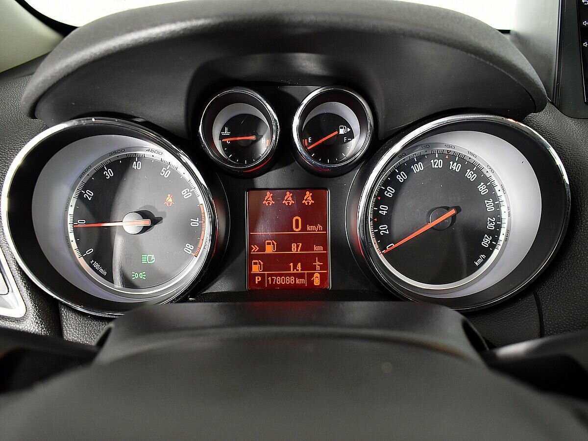 Opel Mokka с пробегом — 2013 год. Фото: #11