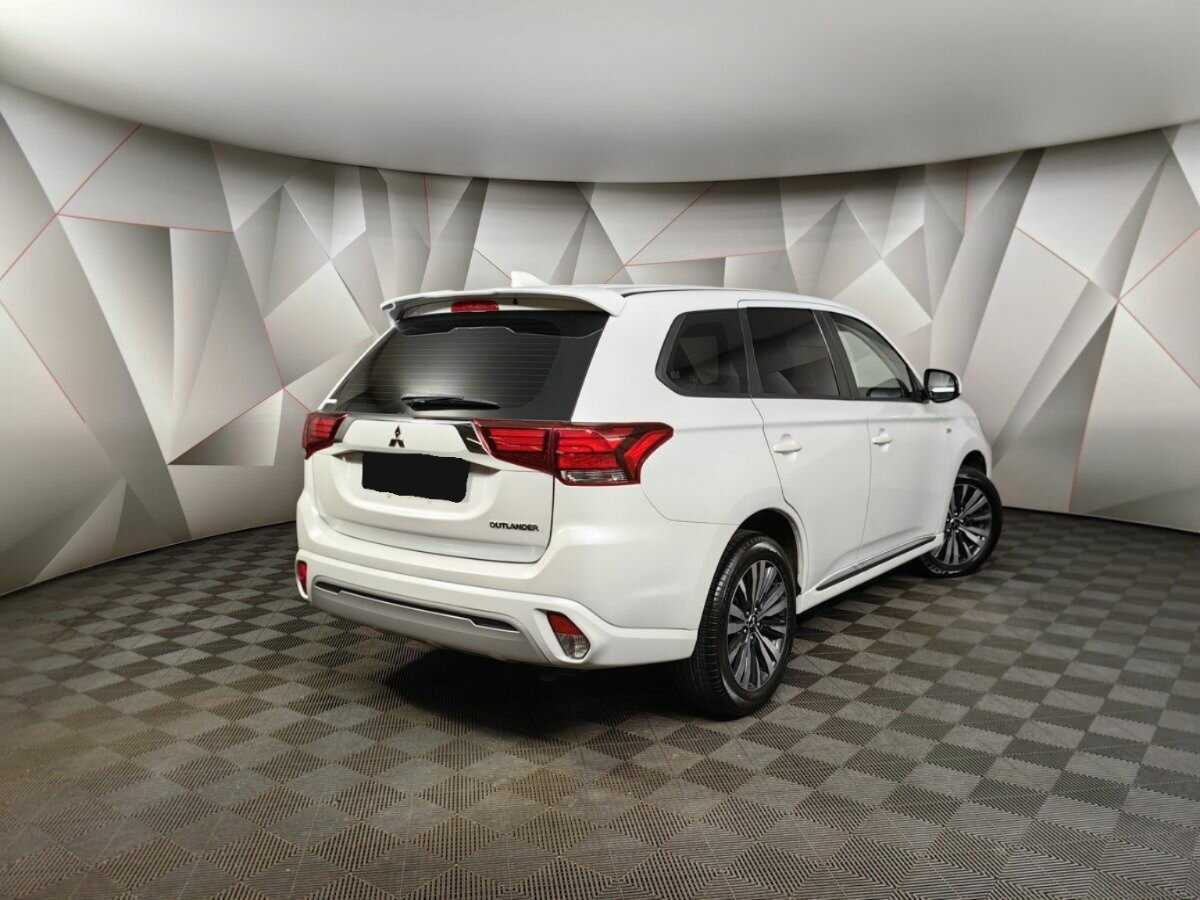 Mitsubishi Outlander с пробегом — 2022 год. Фото: #1