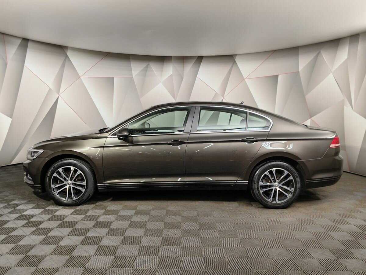 Volkswagen Passat с пробегом — 2017 год. Фото: #4