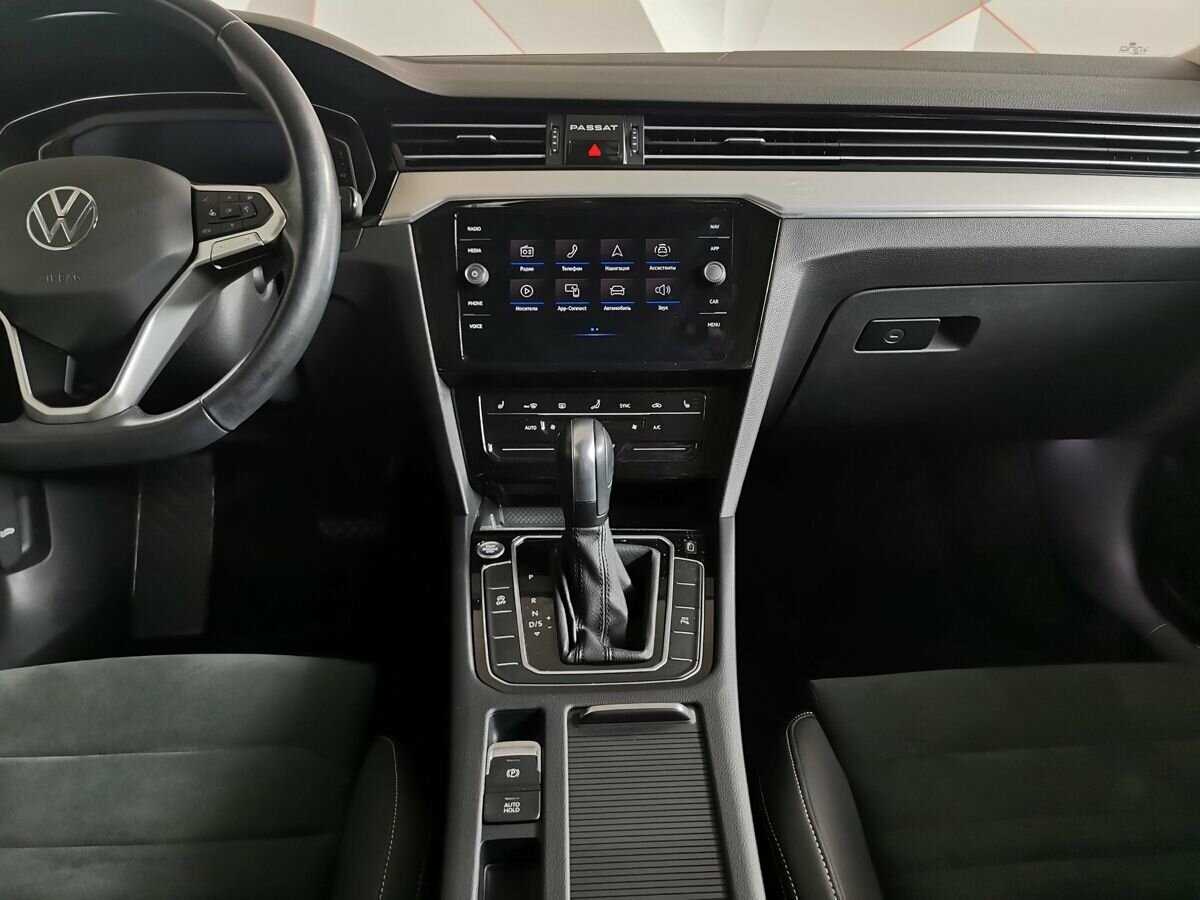 Volkswagen Passat с пробегом — 2021 год. Фото: #9