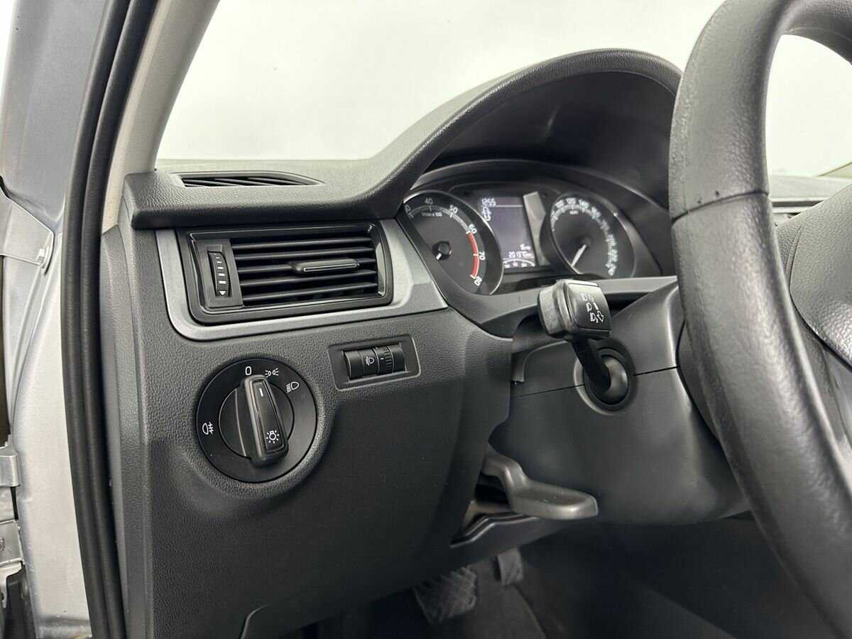 Skoda Rapid с пробегом — 2018 год. Фото: #8