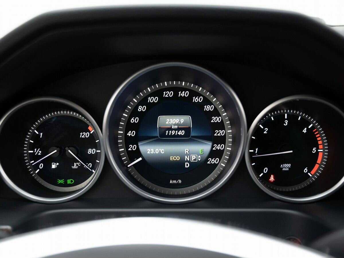 Mercedes-Benz E-Класс с пробегом — 2015 год. Фото: #17