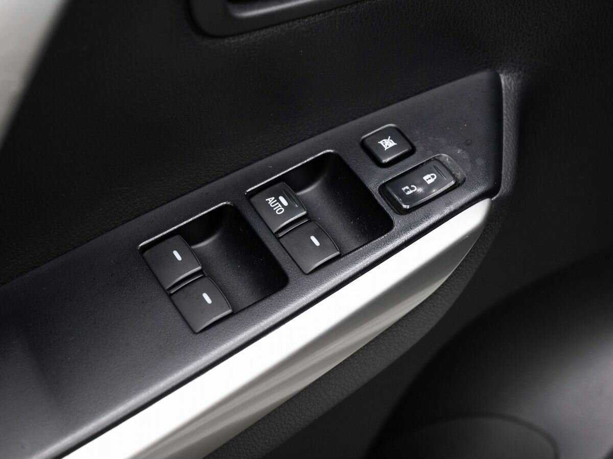 Mitsubishi Pajero Sport с пробегом — 2017 год. Фото: #17