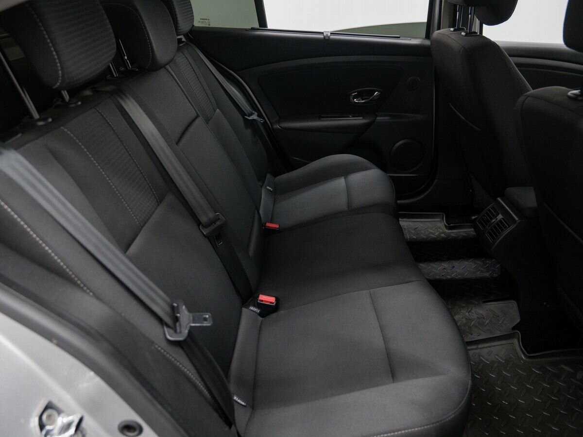 Renault Fluence с пробегом — 2013 год. Фото: #8