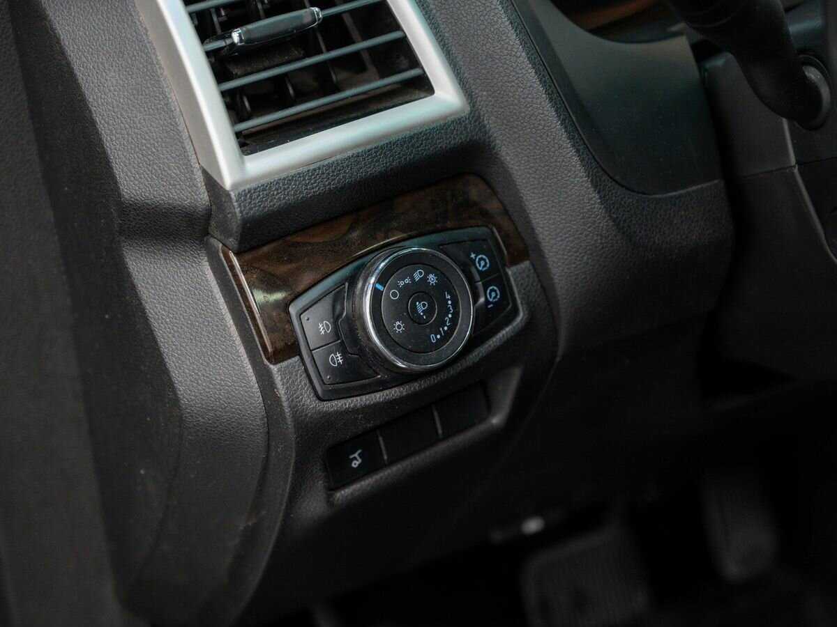 Ford Explorer с пробегом — 2013 год. Фото: #16