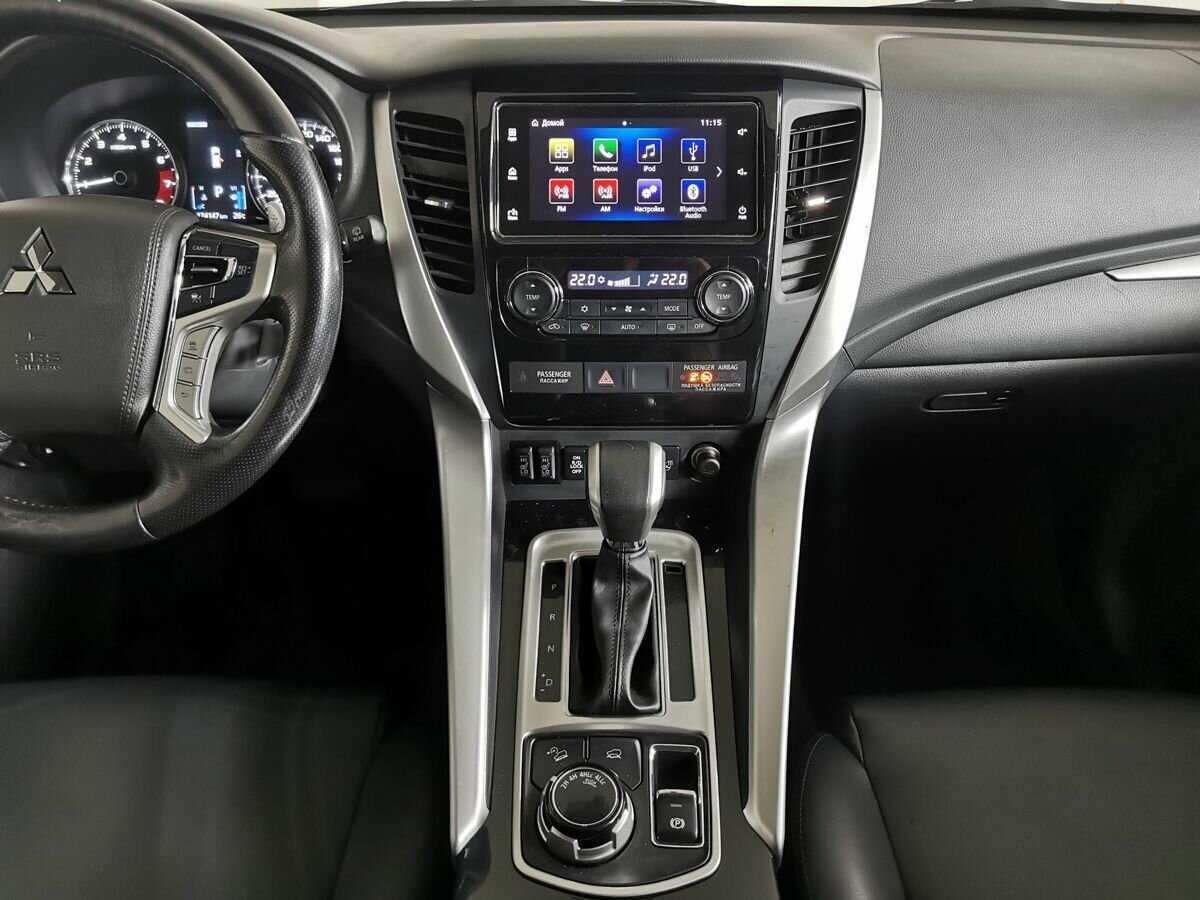 Mitsubishi Pajero Sport с пробегом — 2017 год. Фото: #10