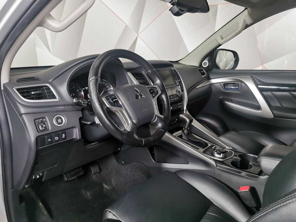 Mitsubishi Pajero Sport с пробегом — 2017 год. Фото: #13