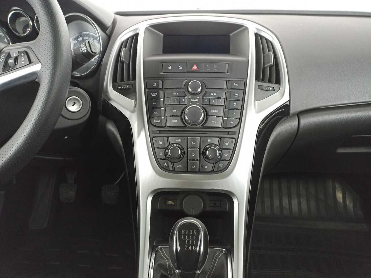 Opel Astra с пробегом — 2013 год. Фото: #12