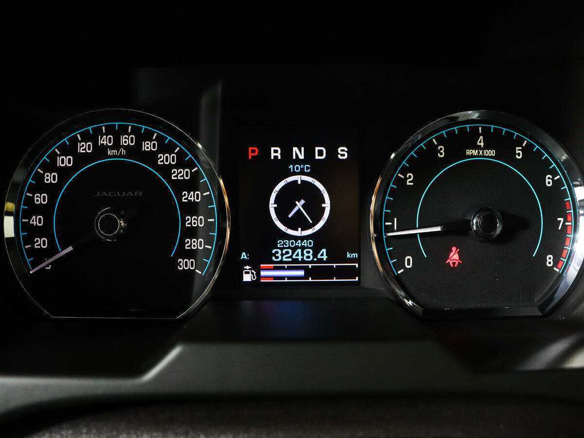 Jaguar XF с пробегом — 2013 год. Фото: #10