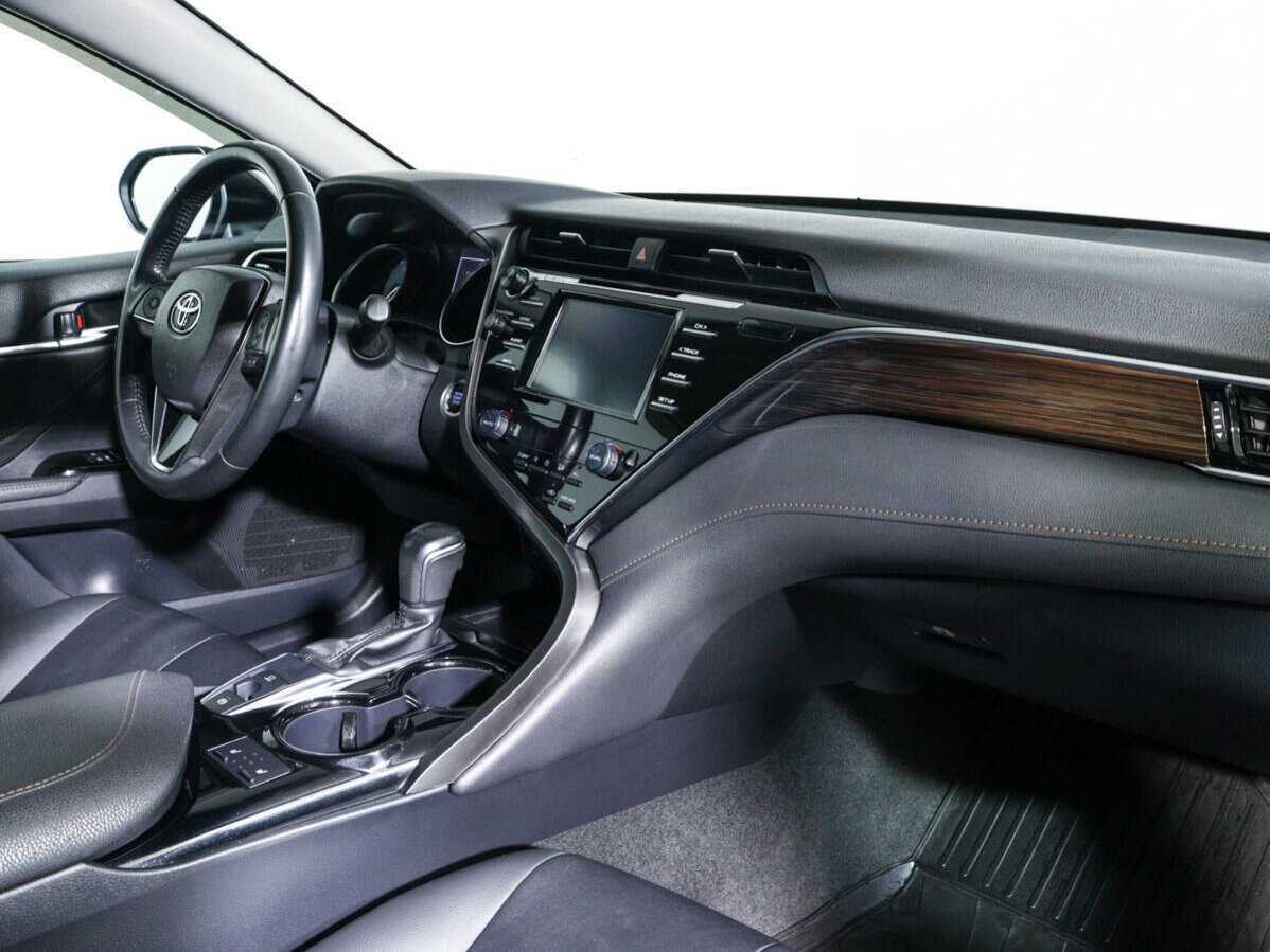 Toyota Camry с пробегом — 2020 год. Фото: #8