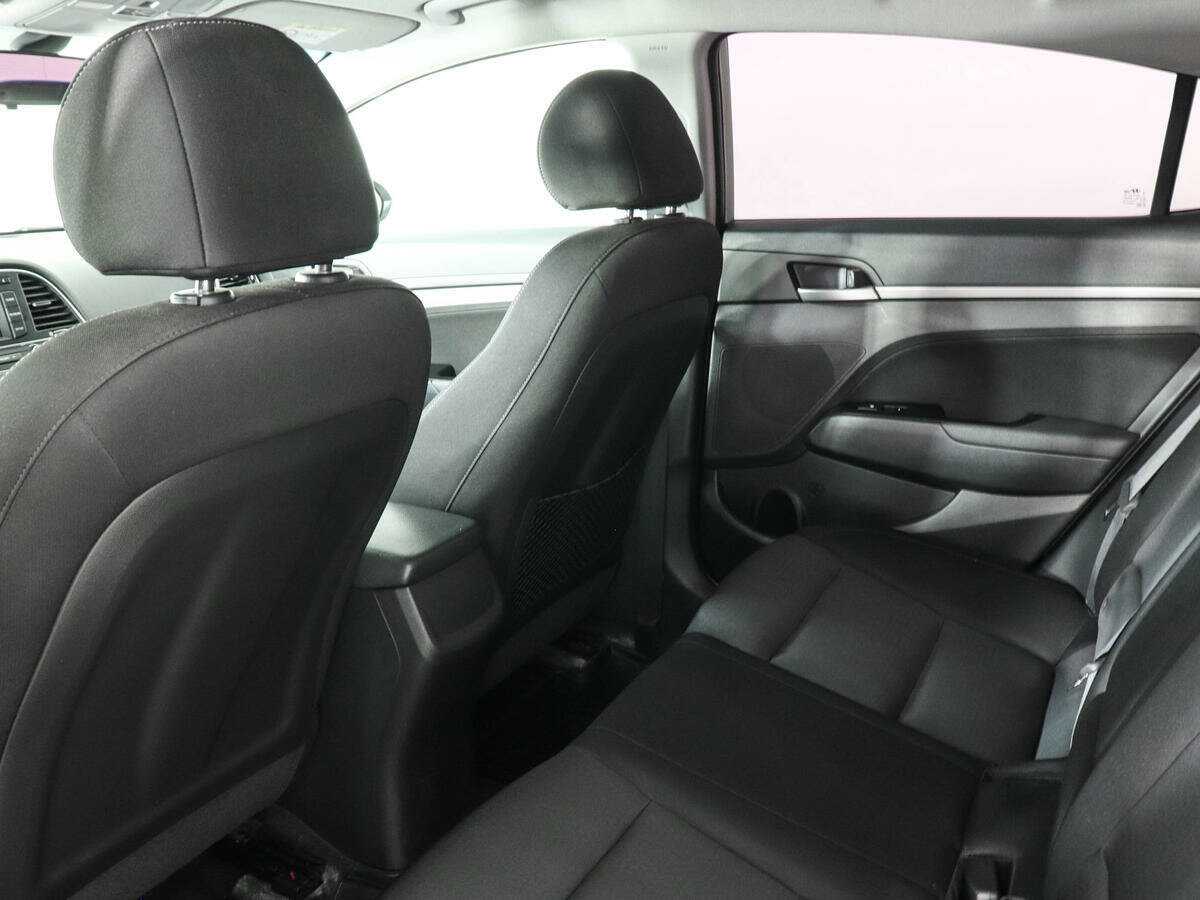 Hyundai Elantra с пробегом — 2017 год. Фото: #11