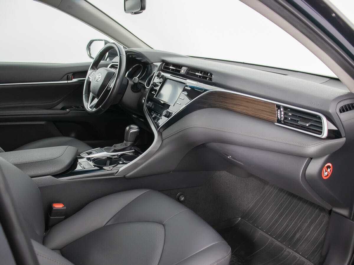 Toyota Camry с пробегом — 2018 год. Фото: #8