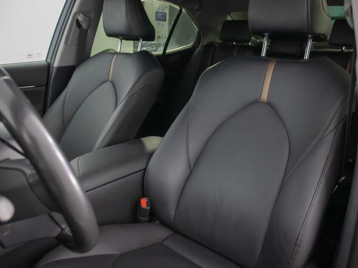 Toyota Camry с пробегом — 2018 год. Фото: #12