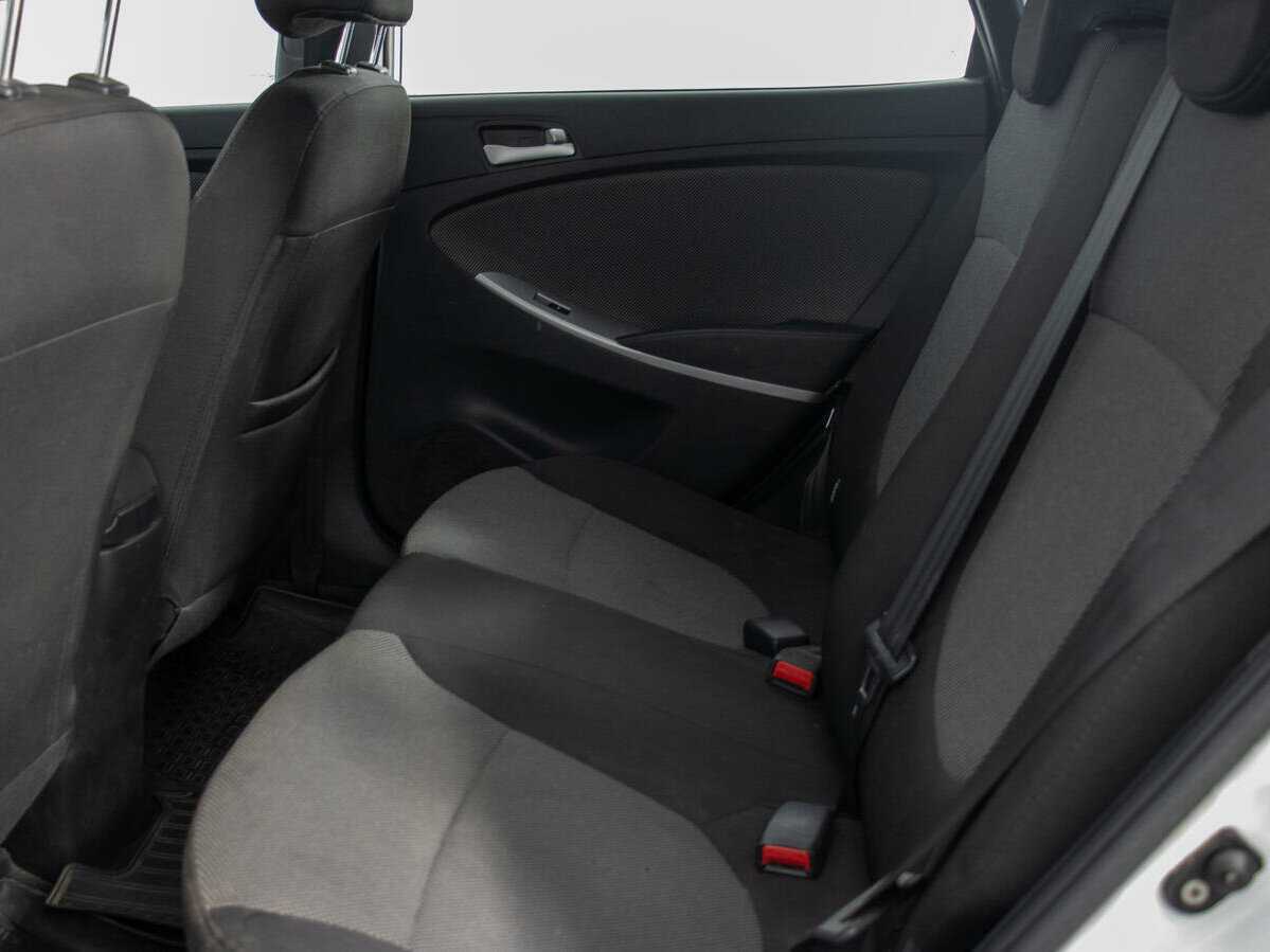 Hyundai Solaris с пробегом — 2014 год. Фото: #10