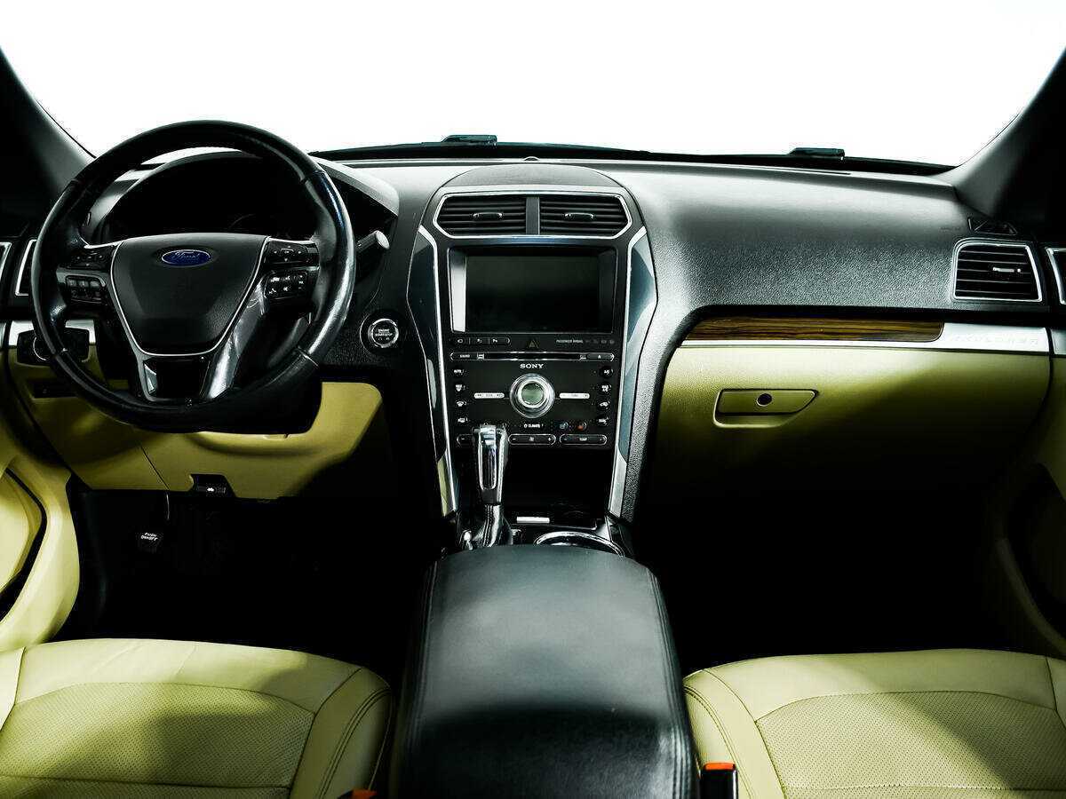 Ford Explorer с пробегом — 2016 год. Фото: #10