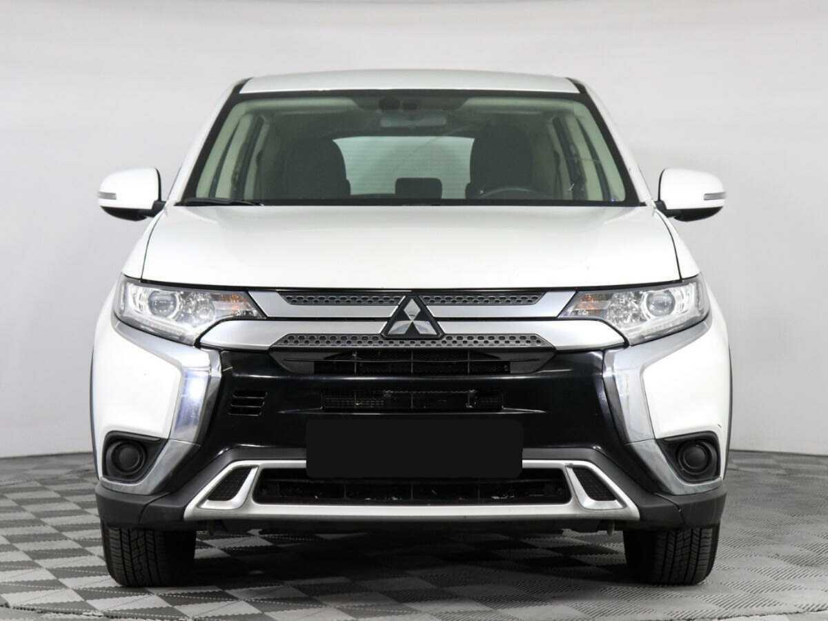 Mitsubishi Outlander с пробегом — 2020 год. Фото: #1