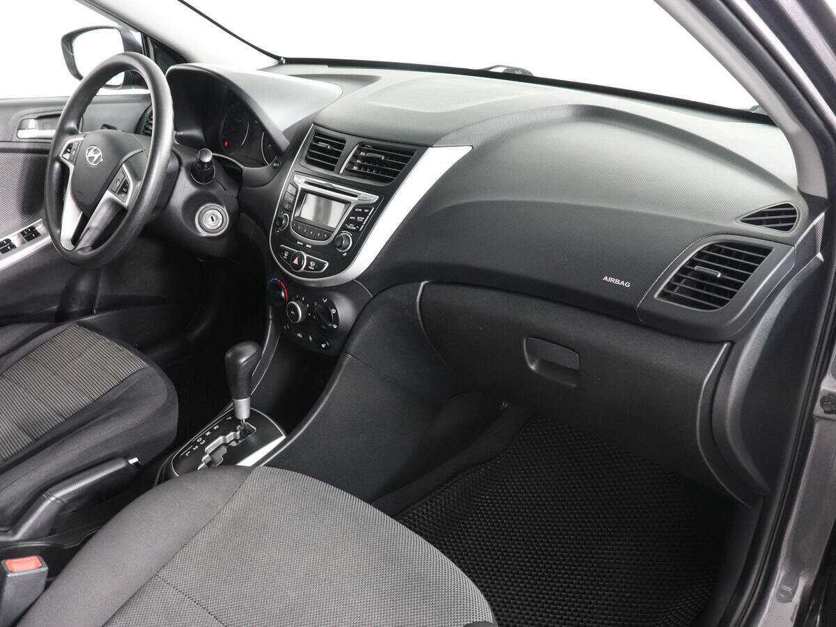 Hyundai Solaris с пробегом — 2013 год. Фото: #9