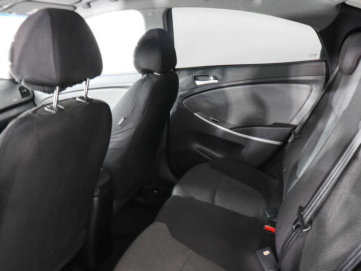 Hyundai Solaris с пробегом — 2013 год. Фото: #11