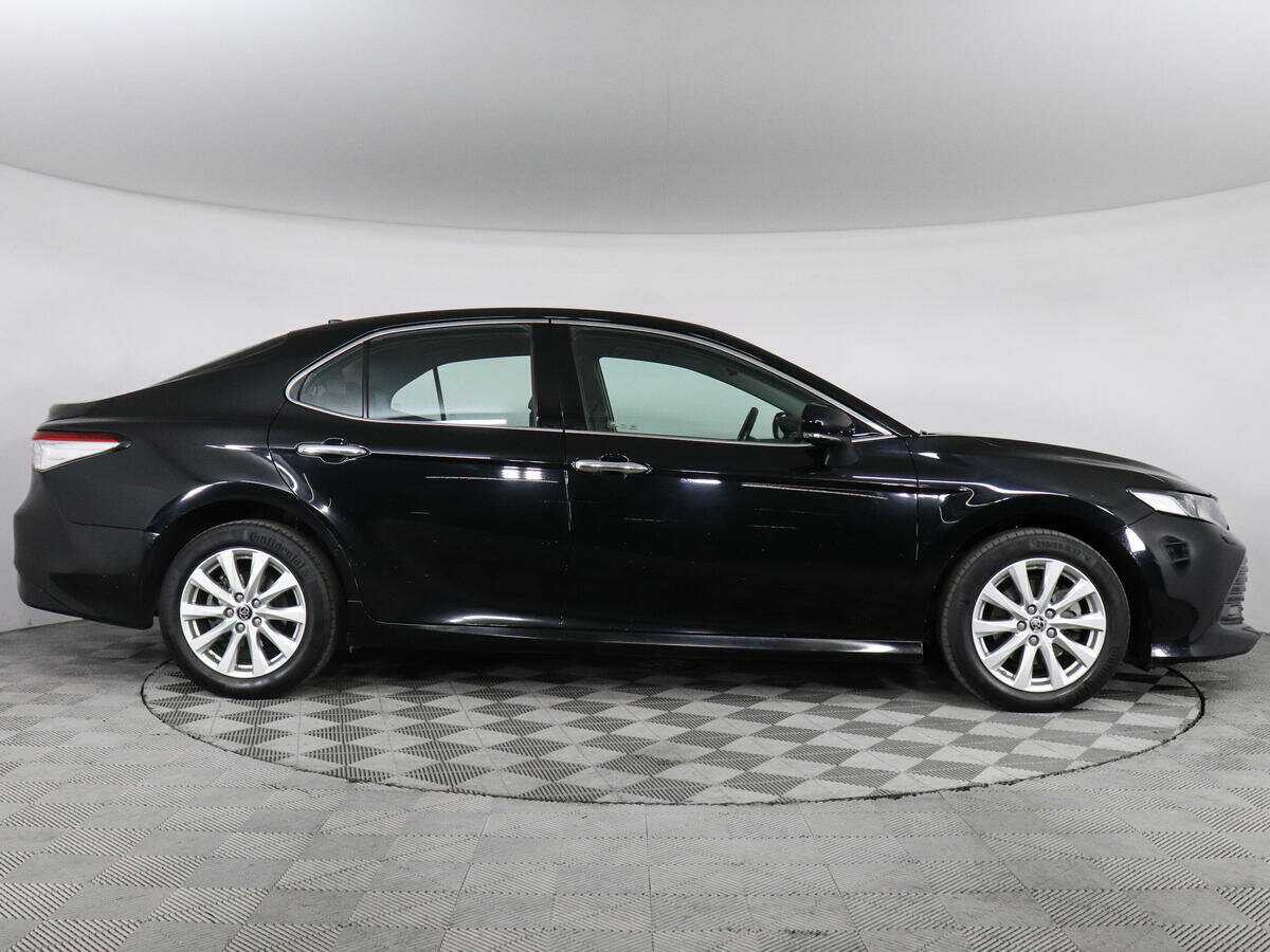 Toyota Camry с пробегом — 2019 год. Фото: #3
