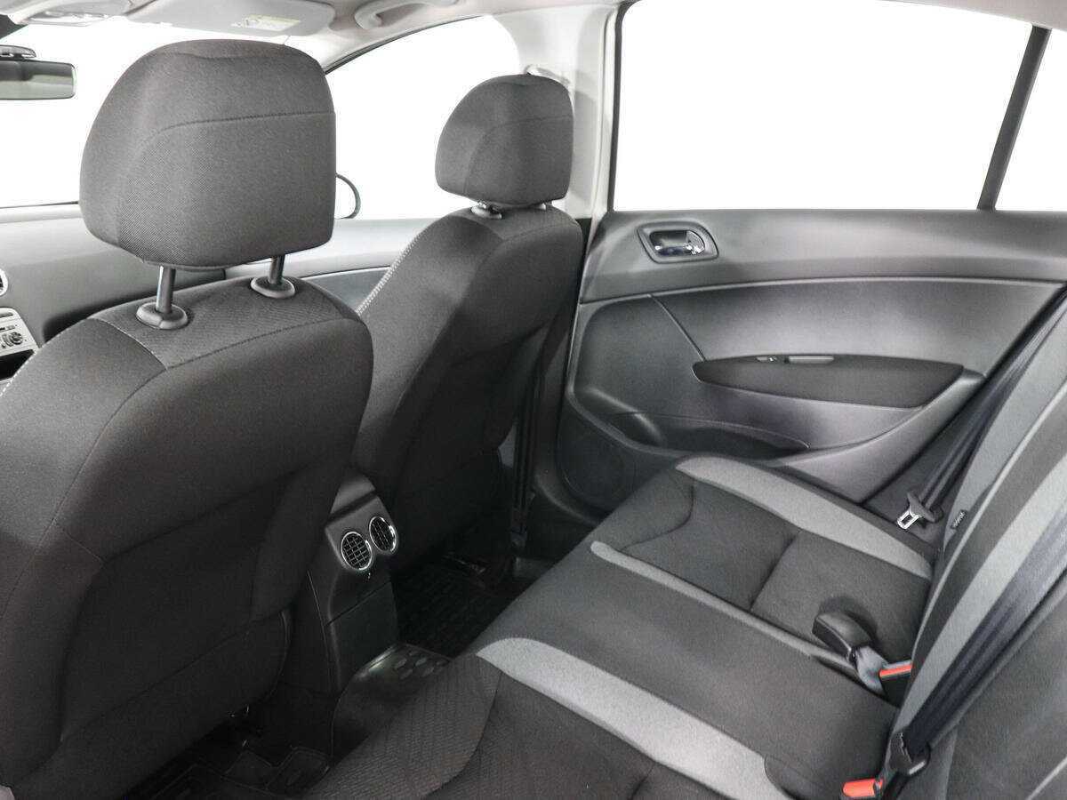 Peugeot 408 с пробегом — 2016 год. Фото: #11