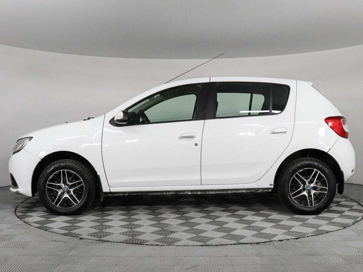 Renault Sandero с пробегом — 2014 год. Фото: #7